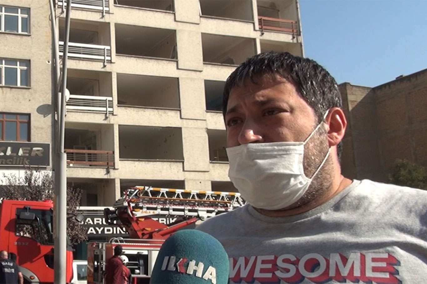 Elâzığ'da ağır hasarlı binada çıkan yangın söndürüldü Elâzığ'da ağır hasarlı binada çıkan yangın söndürüldü